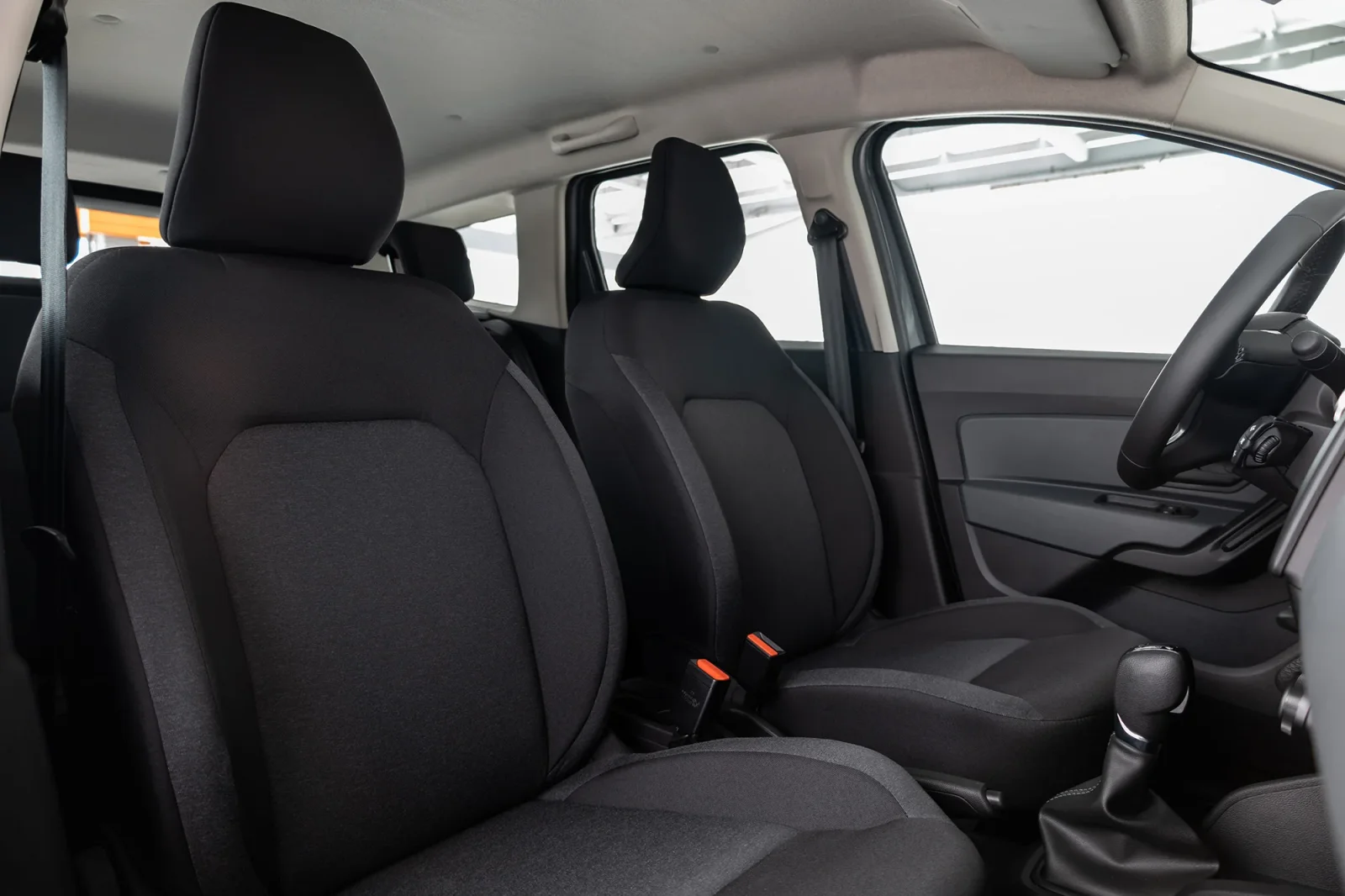 Rent Renault Duster  Grey 2025 in Abu Dhabi - 5 