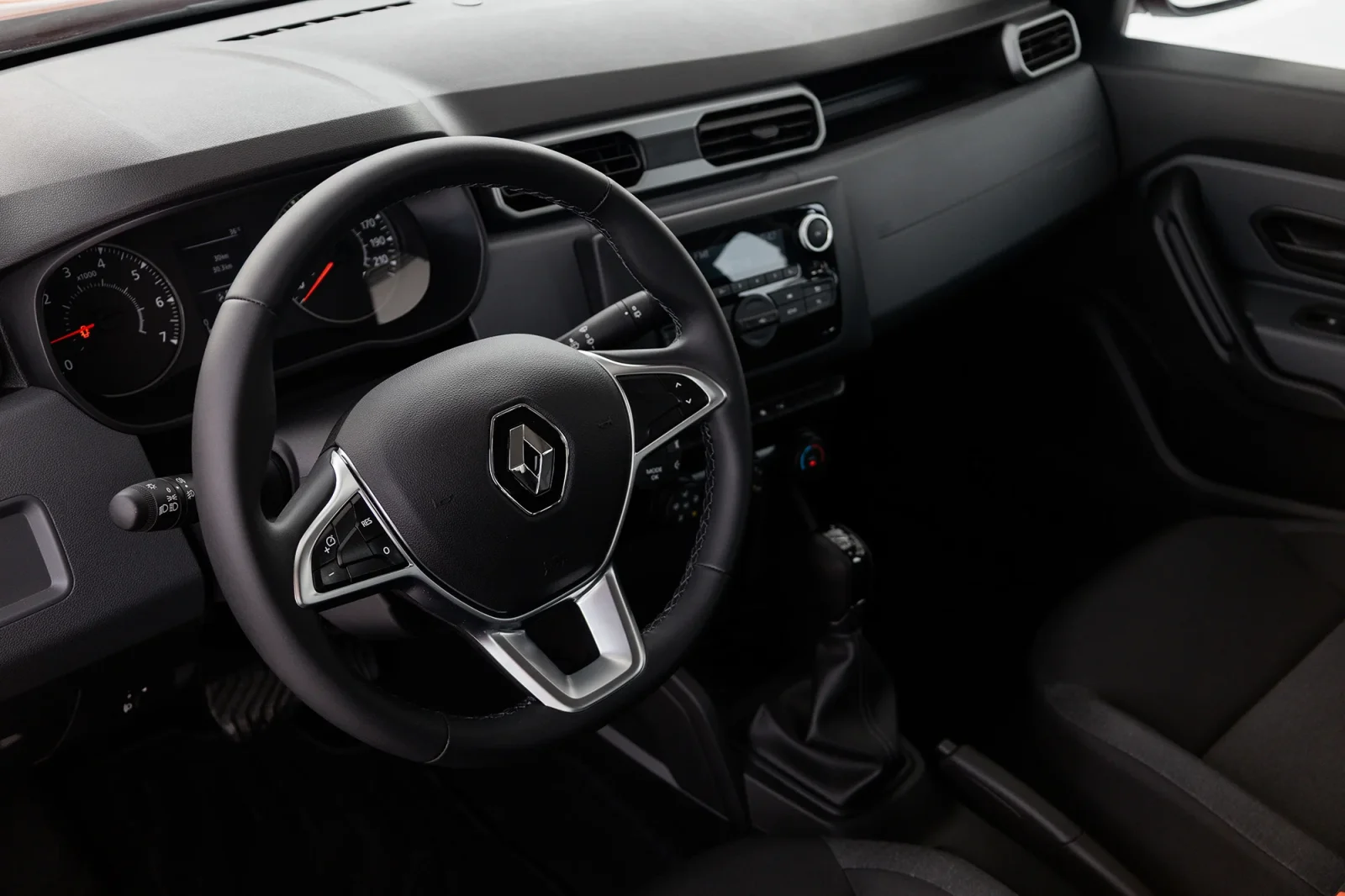 Rent Renault Duster  Orange 2025 in Abu Dhabi - 4 