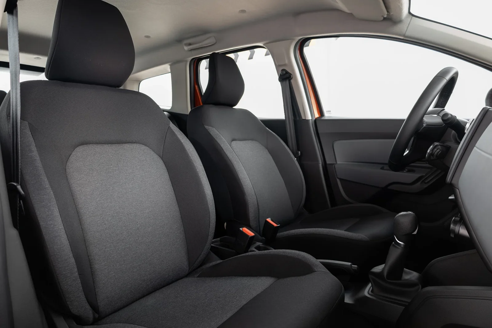 Rent Renault Duster  Orange 2025 in Abu Dhabi - 5 