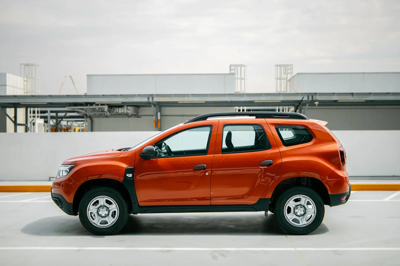 Rent Renault Duster  Orange 2025 in Abu Dhabi - 12 
