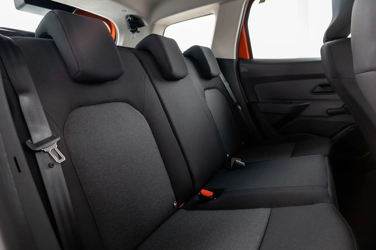 Rent Renault Duster  Orange 2025 in Abu Dhabi - 9 