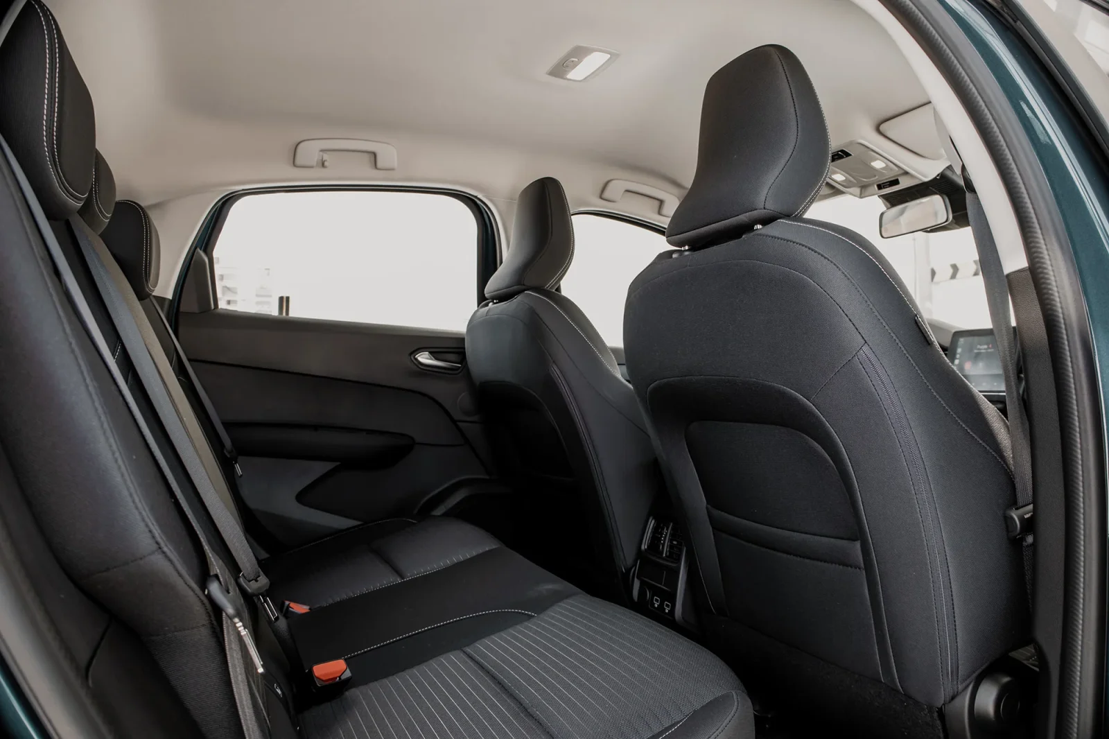 Rent Renault Arkana  Blue 2025 in Abu Dhabi - 8 