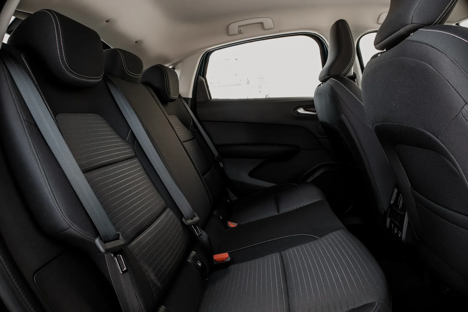 Rent Renault Arkana  Blue 2025 in Abu Dhabi - 5 