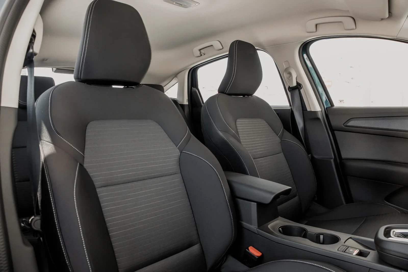 Rent Renault Arkana  Blue 2025 in Abu Dhabi - 9 