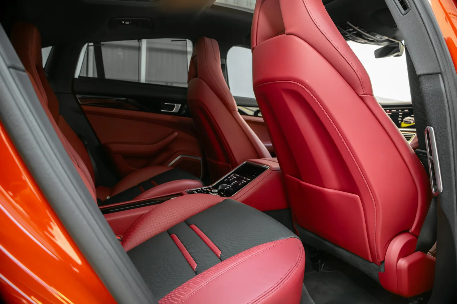 Loyer Porsche Panamera  Orange 2023 en Abou Dabi - 14 