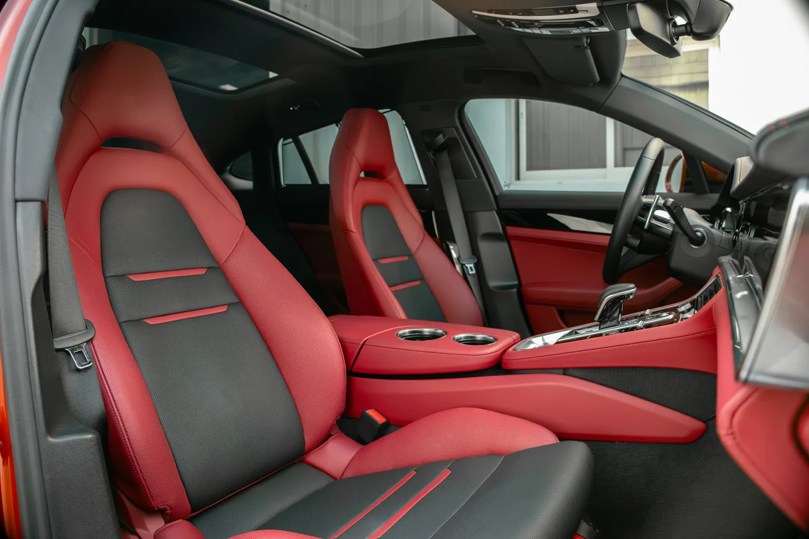 Loyer Porsche Panamera  Orange 2023 en Abou Dabi - 5 