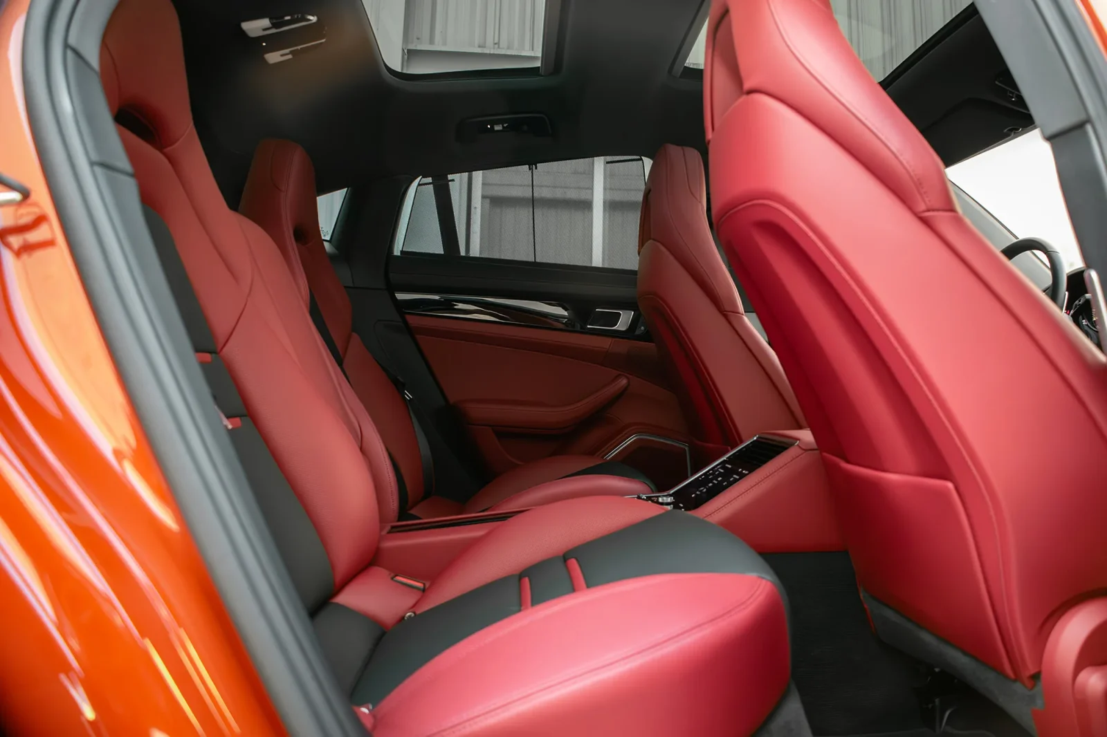 Loyer Porsche Panamera  Orange 2023 en Abou Dabi - 7 