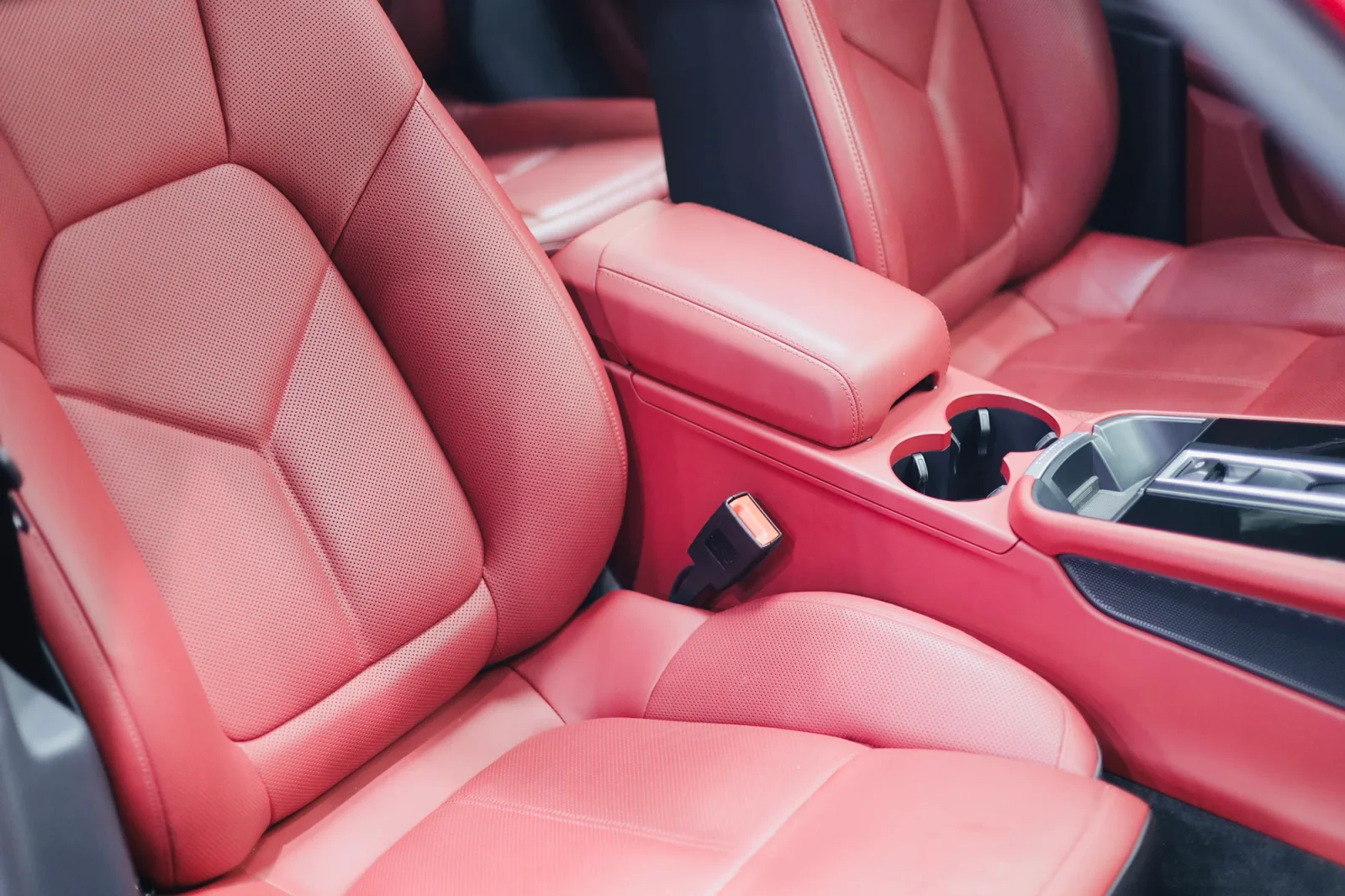 Rent Porsche Macan  Red 2023 in Abu Dhabi - 5 