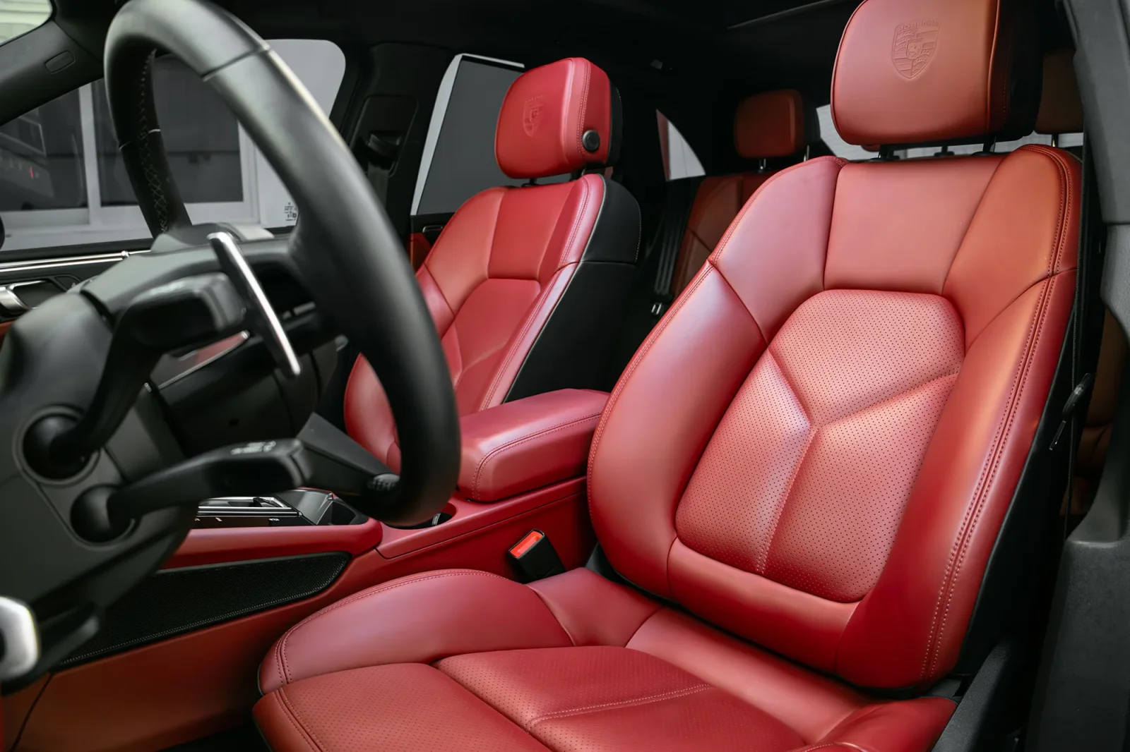 Affitto Porsche Macan  Nero 2024 in Abu Dhabi - 6 