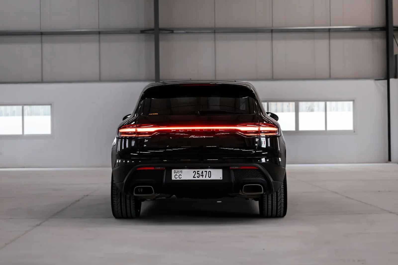 Affitto Porsche Macan  Nero 2024 in Abu Dhabi - 11 