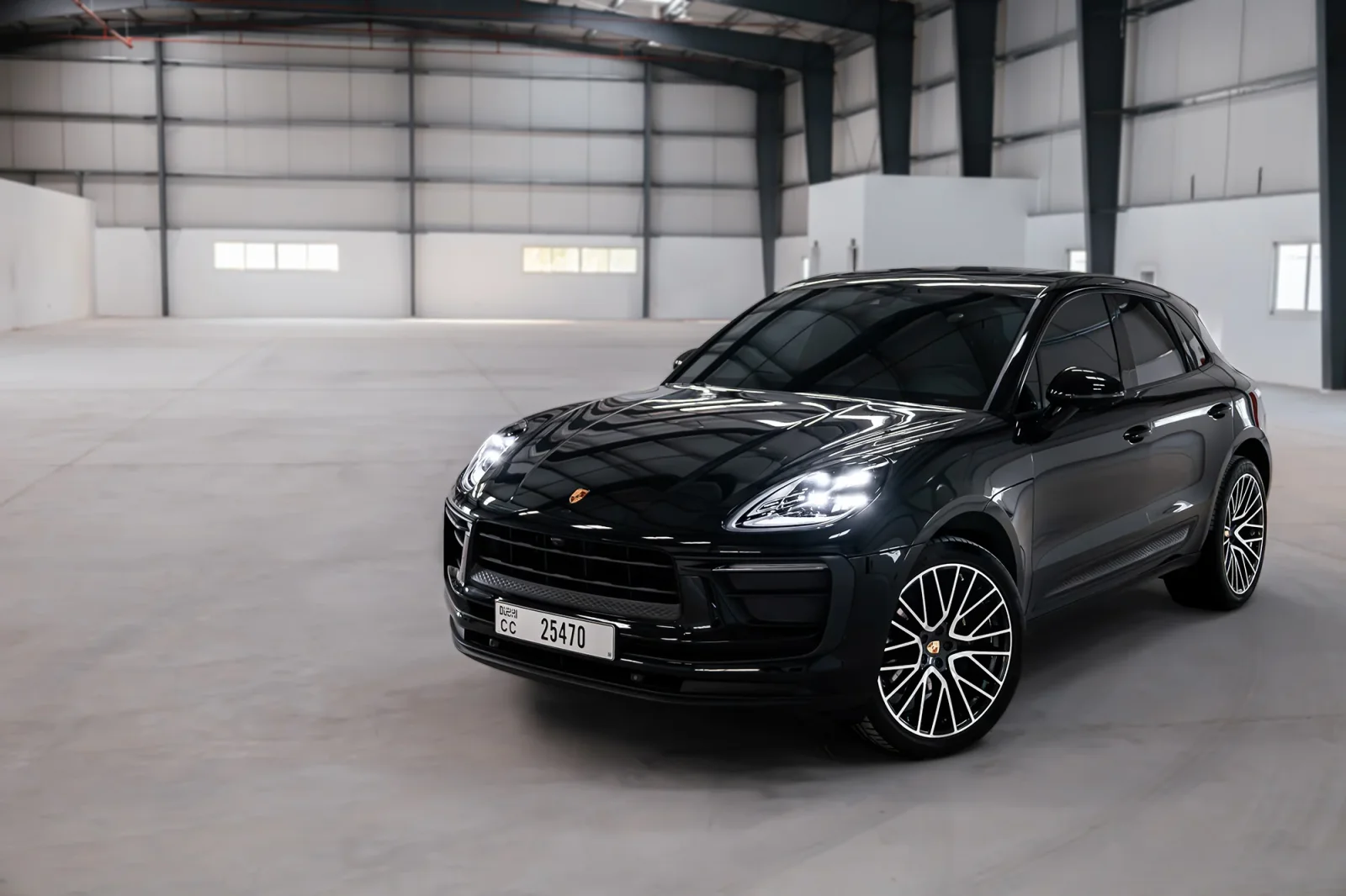Affitto Porsche Macan  Nero 2024 in Abu Dhabi