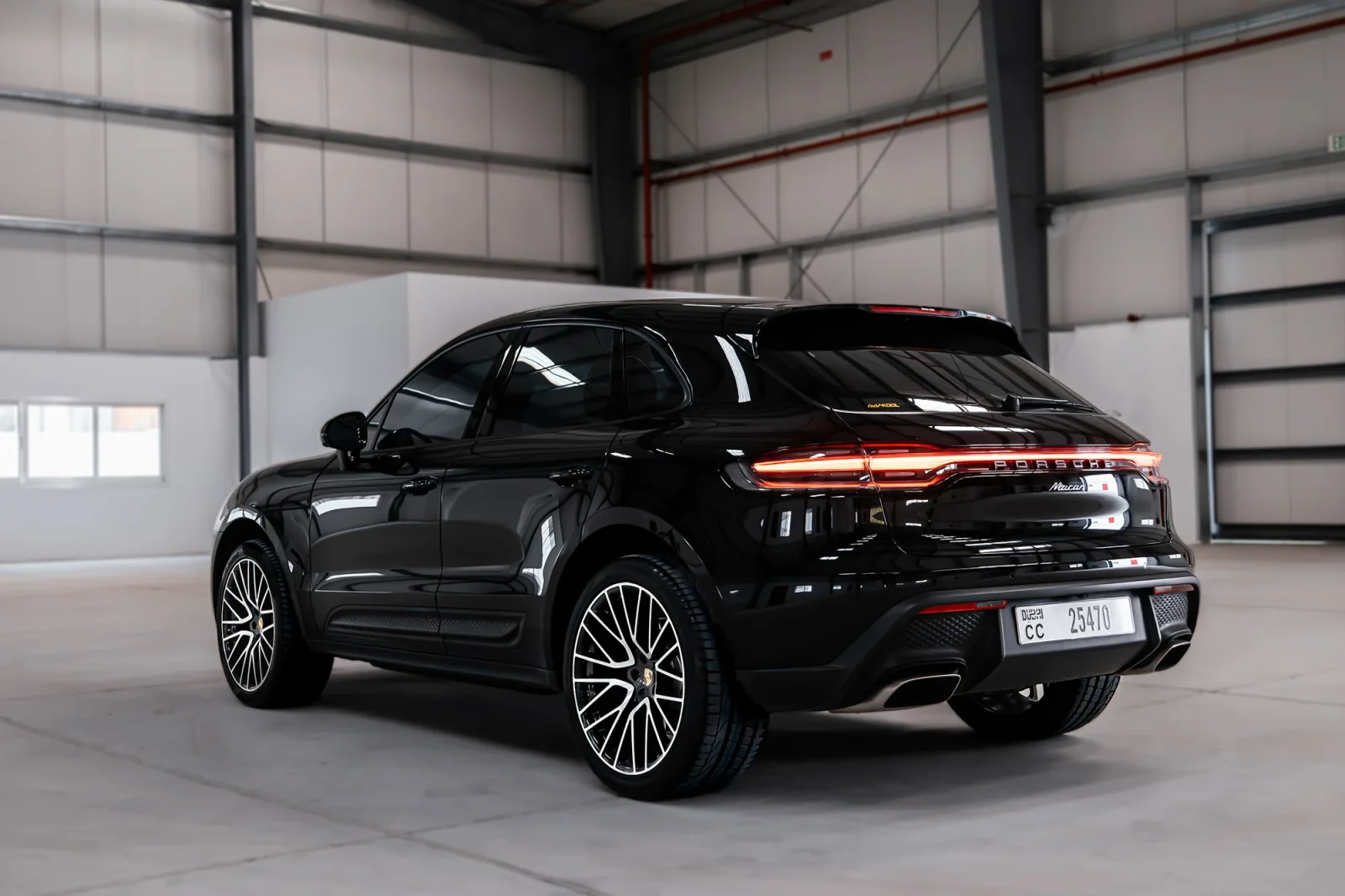 Affitto Porsche Macan  Nero 2024 in Abu Dhabi - 10 