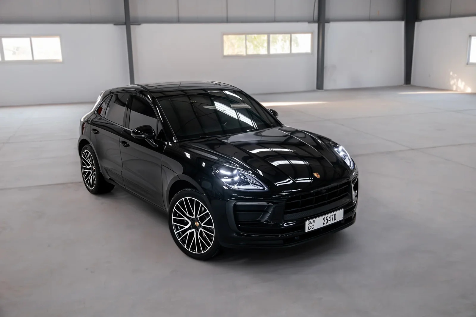 Affitto Porsche Macan  Nero 2024 in Abu Dhabi - 2 