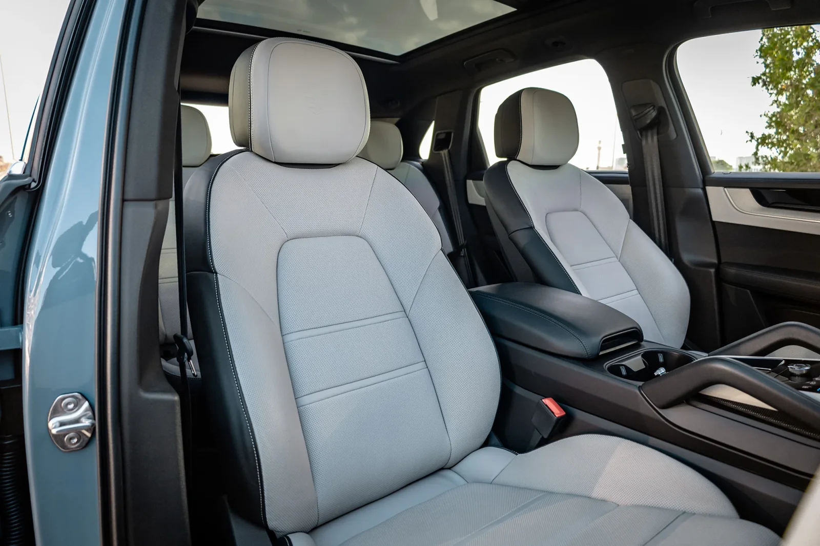 Rent Porsche Cayenne  Grey 2024 in Abu Dhabi - 7 