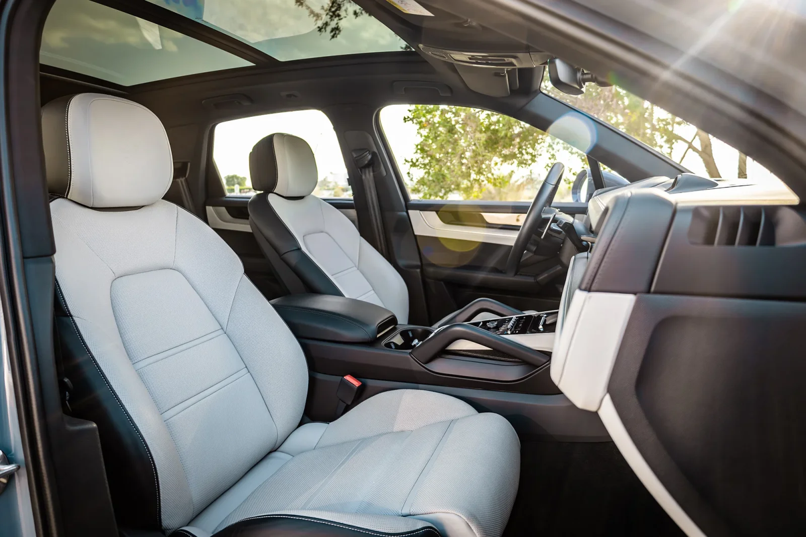 Rent Porsche Cayenne  Grey 2024 in Abu Dhabi - 6 