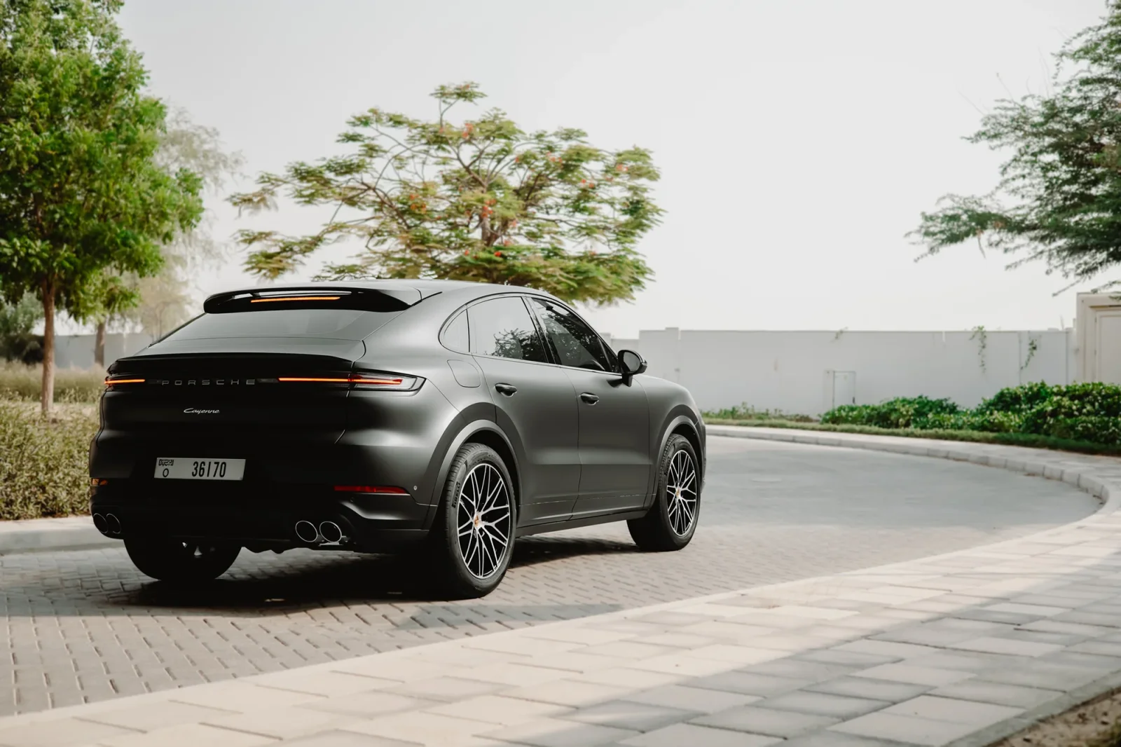 Alquiler Porsche Cayenne  Negro 2024 en Abu Dabi - 8 