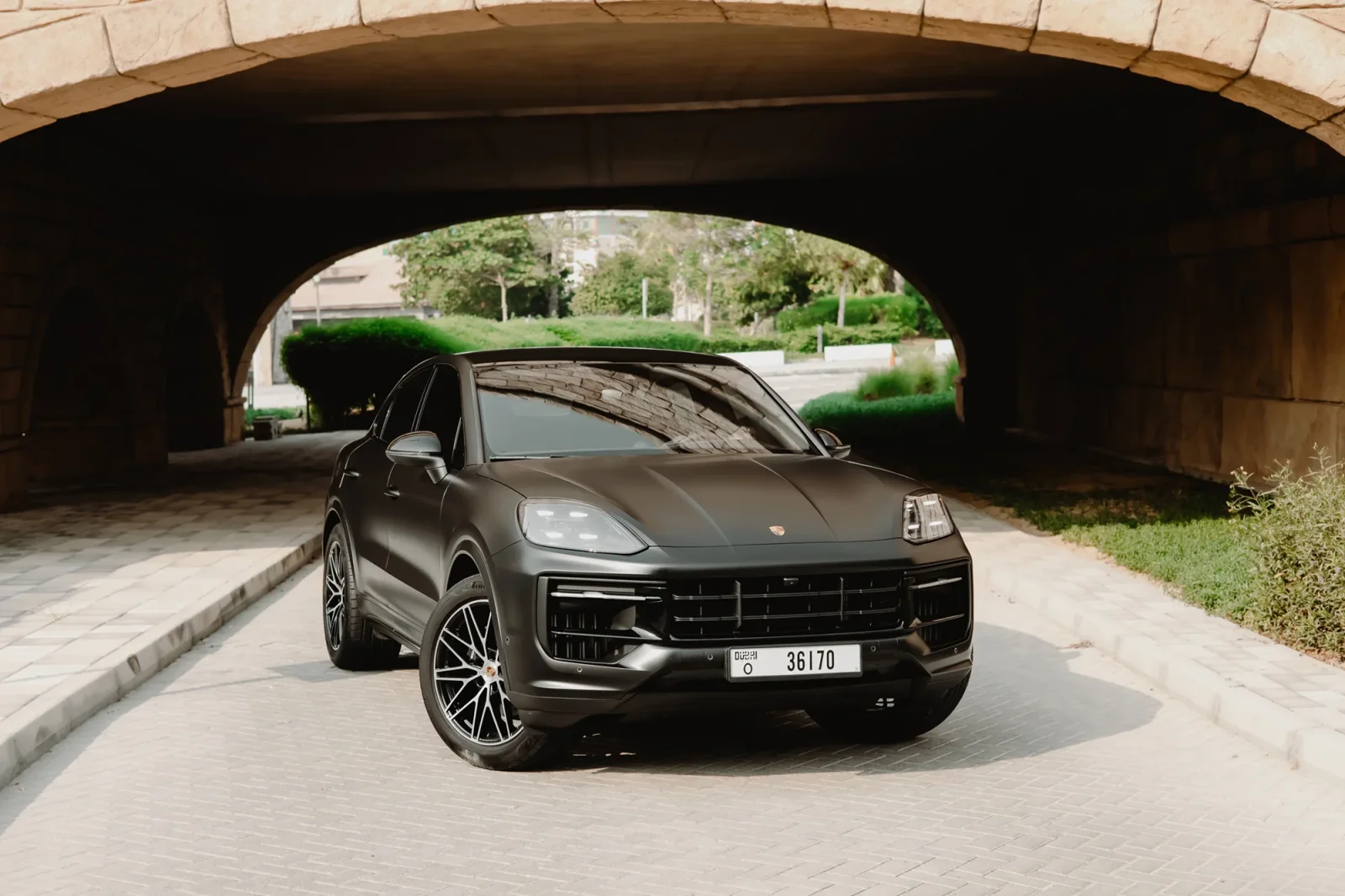 Alquiler Porsche Cayenne  Negro 2024 en Abu Dabi - 2 