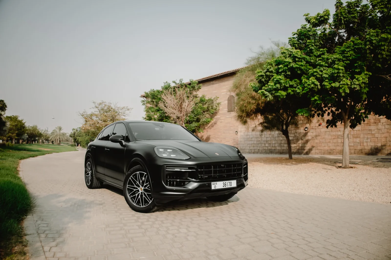Alquiler Porsche Cayenne  Negro 2024 en Abu Dabi - 11 