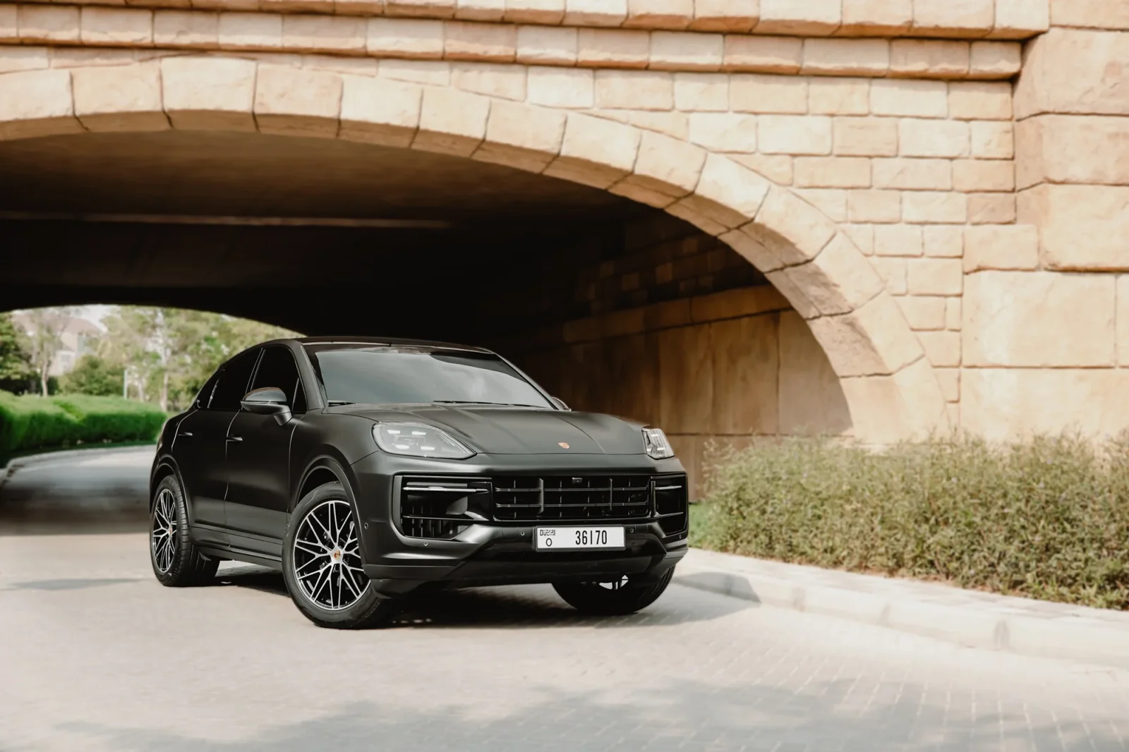 Alquiler Porsche Cayenne  Negro 2024 en Abu Dabi