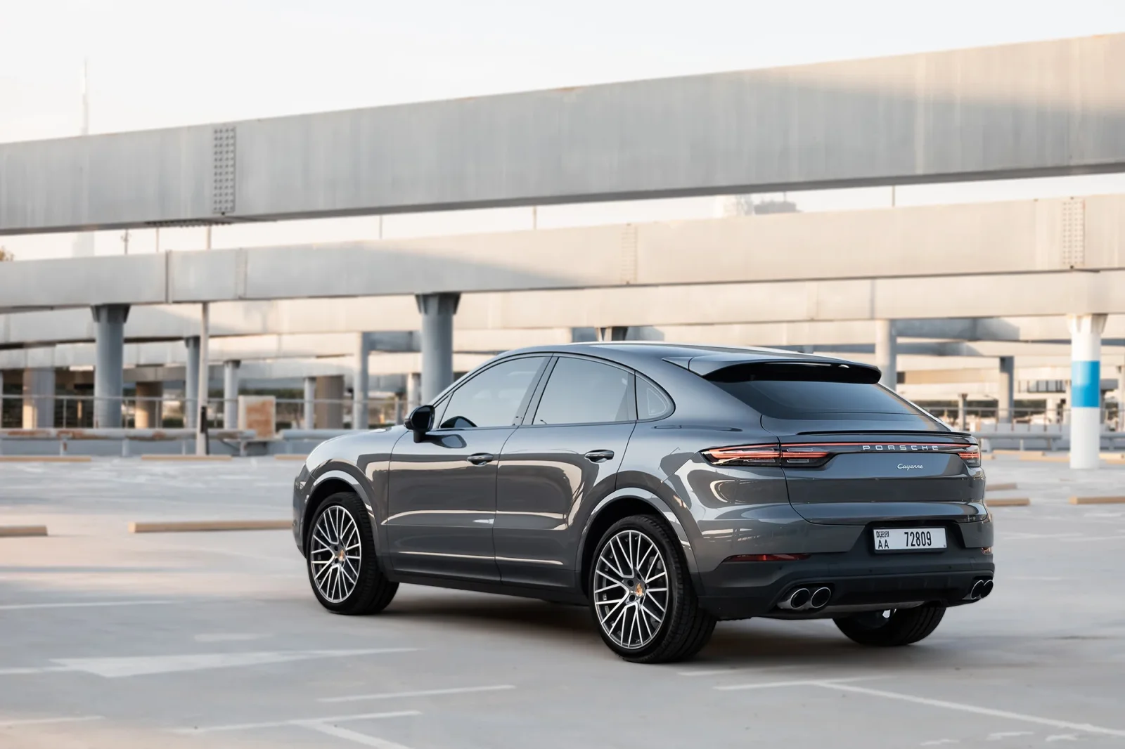 Affitto Porsche Cayenne  Grigio 2023 in Abu Dhabi - 9 