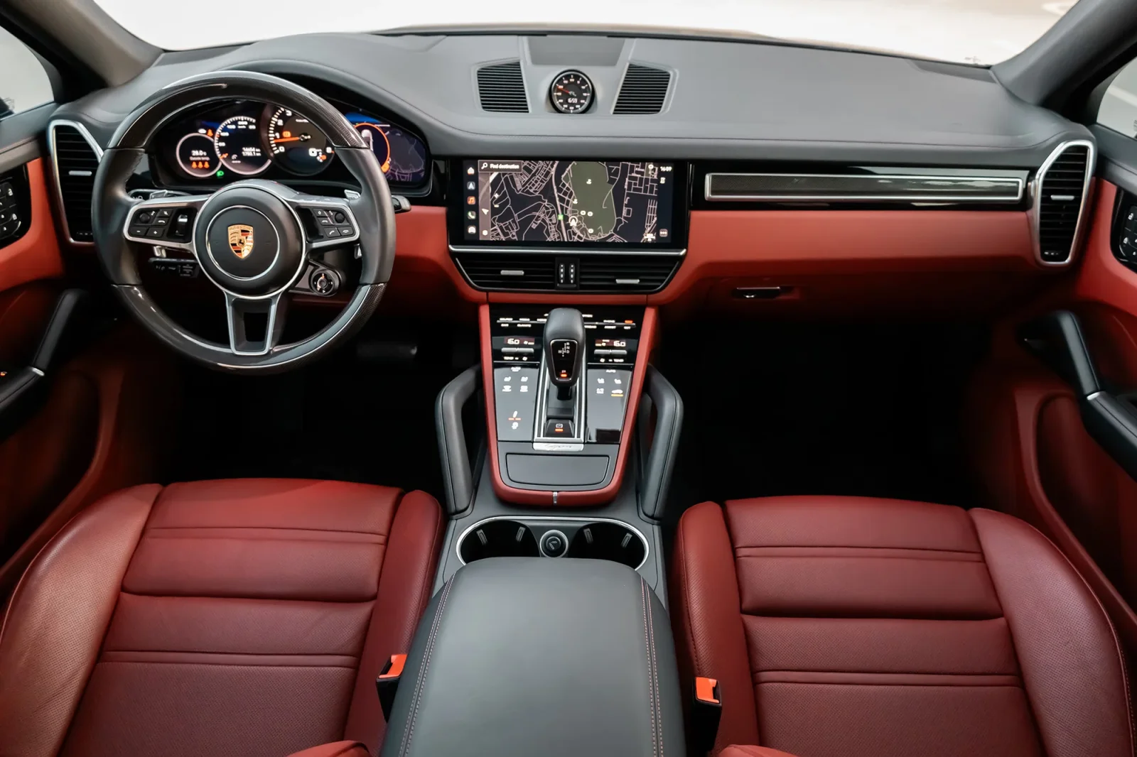 Affitto Porsche Cayenne  Grigio 2023 in Abu Dhabi - 3 