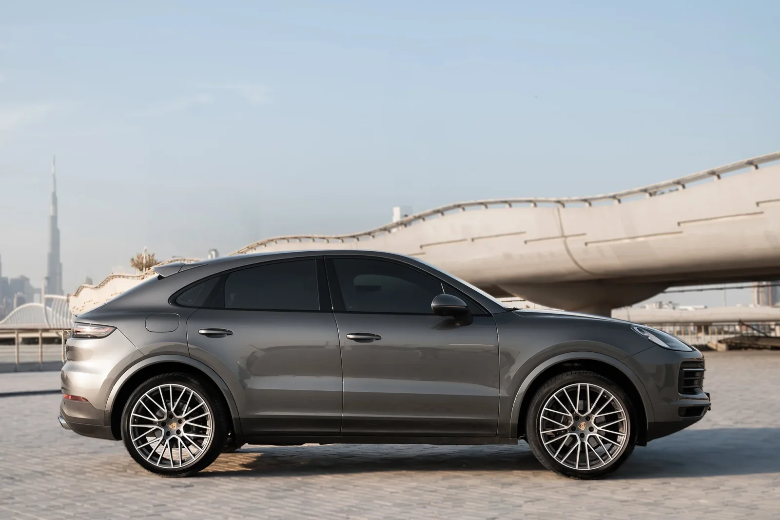 Affitto Porsche Cayenne  Grigio 2023 in Abu Dhabi - 8 