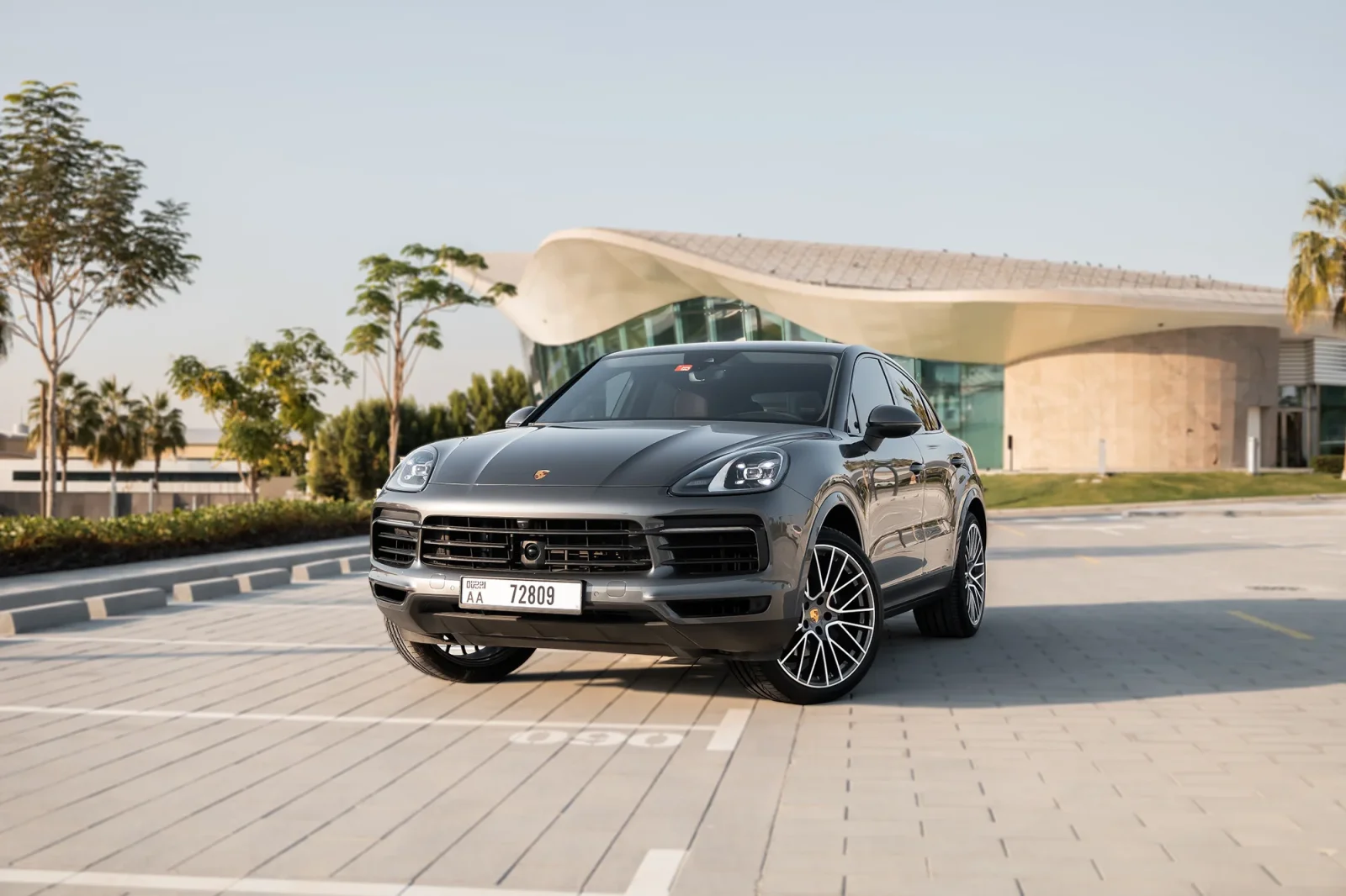 Affitto Porsche Cayenne  Grigio 2023 in Abu Dhabi - 2 