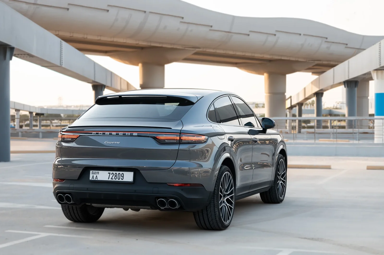 Affitto Porsche Cayenne  Grigio 2023 in Abu Dhabi - 11 
