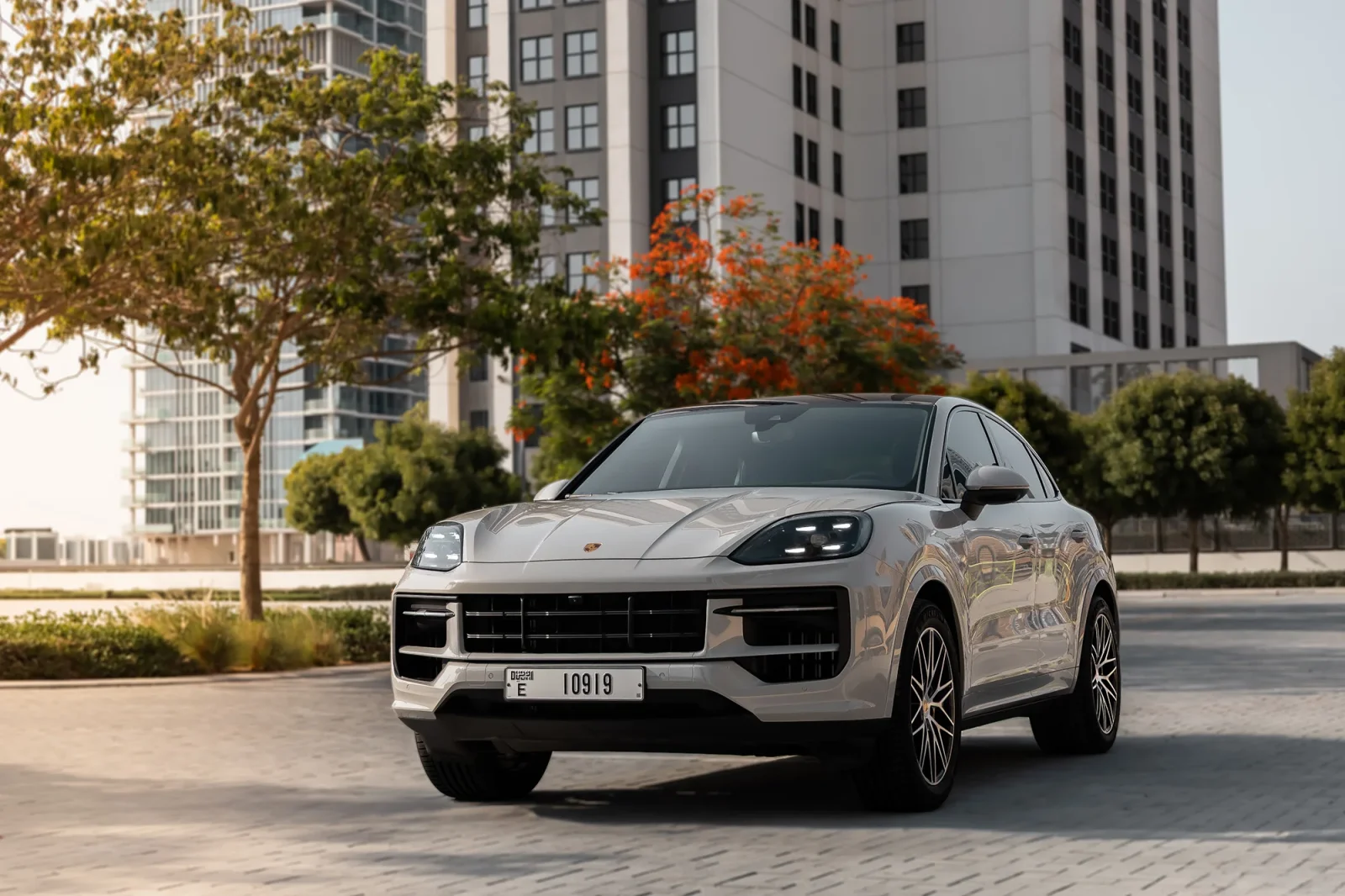 Loyer Porsche Cayenne Coupe  Gris 2024 en Abou Dabi - 2 