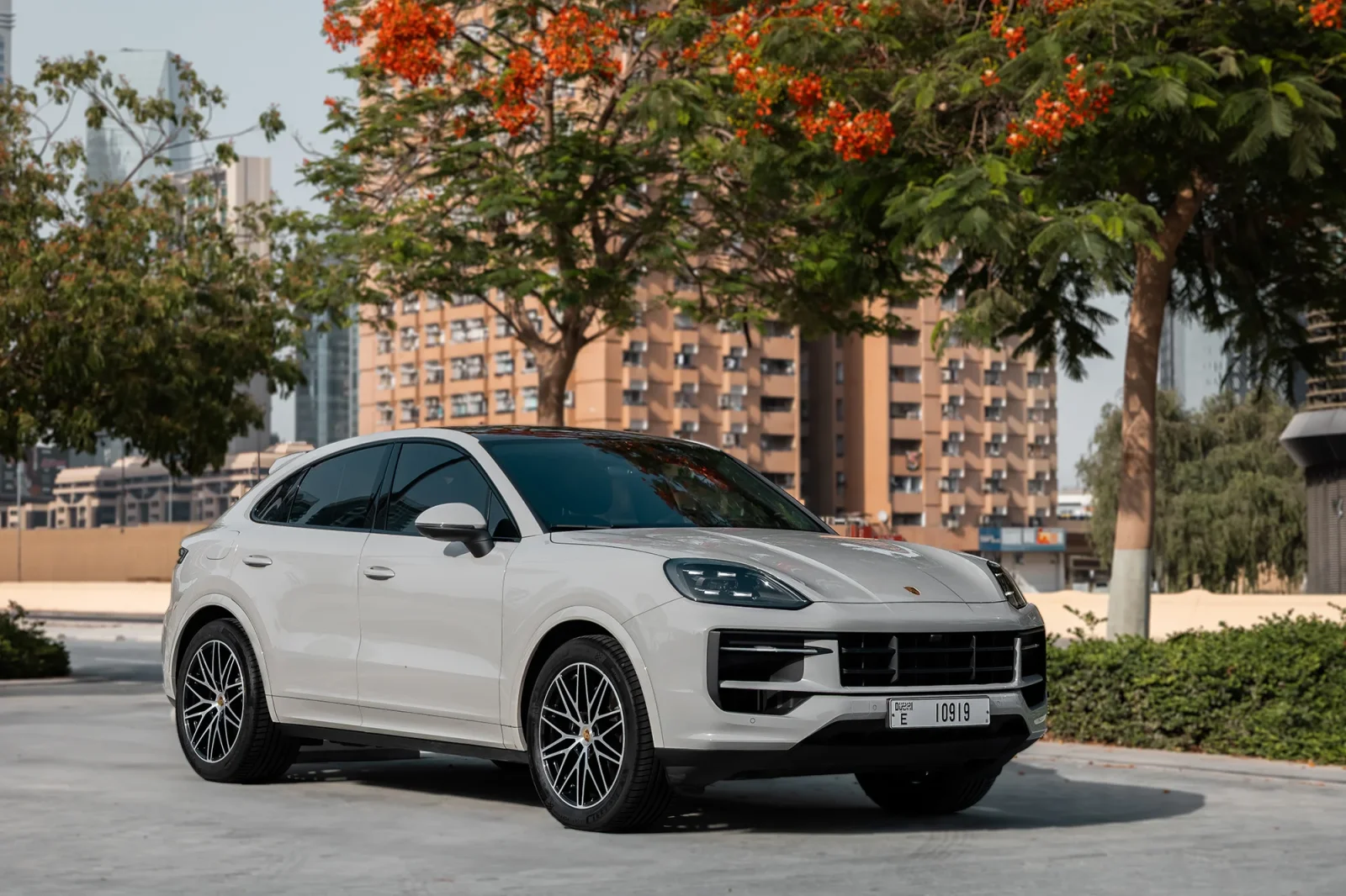 Loyer Porsche Cayenne Coupe  Gris 2024 en Abou Dabi - 11 