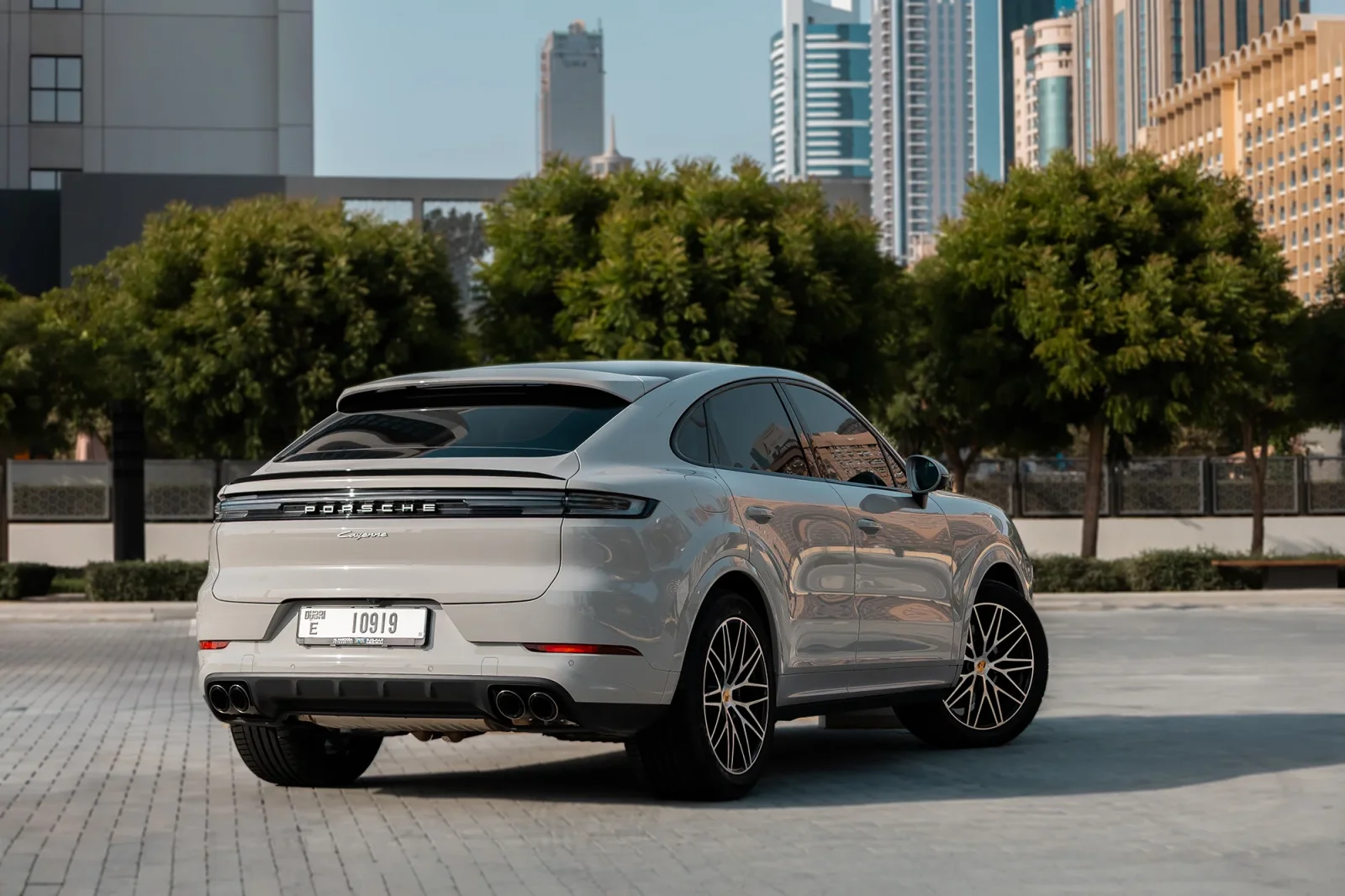 Loyer Porsche Cayenne Coupe  Gris 2024 en Abou Dabi - 8 