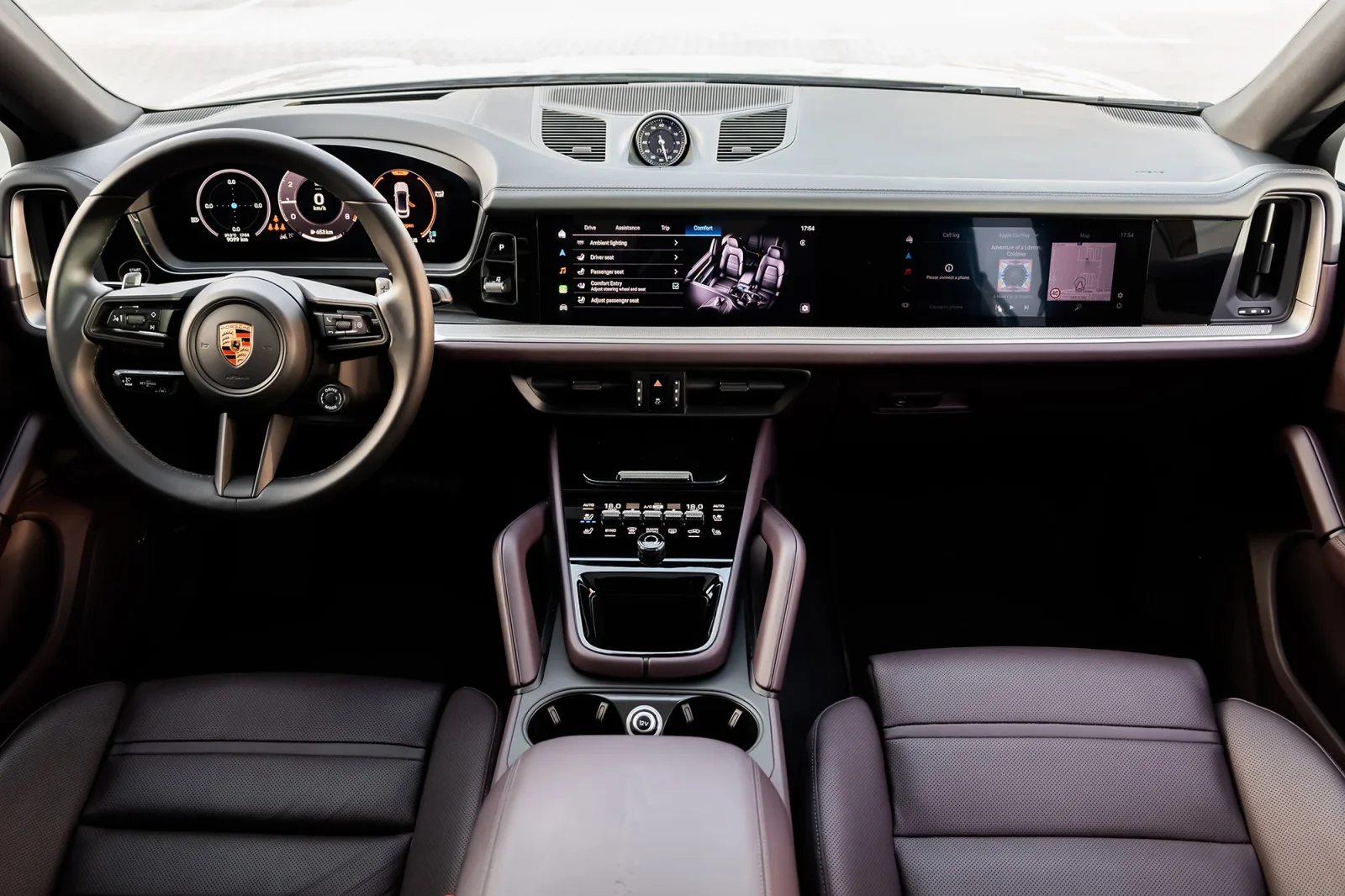 Loyer Porsche Cayenne Coupe  Gris 2024 en Abou Dabi - 4 