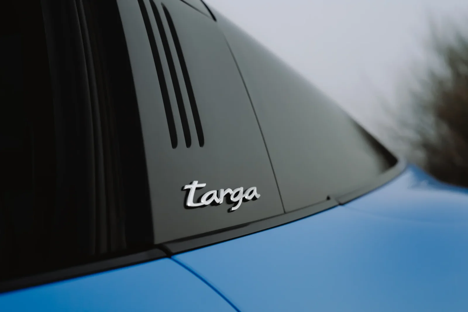 Rent Porsche 911 Targa 4S Blue 2022 in Abu Dhabi - 3 