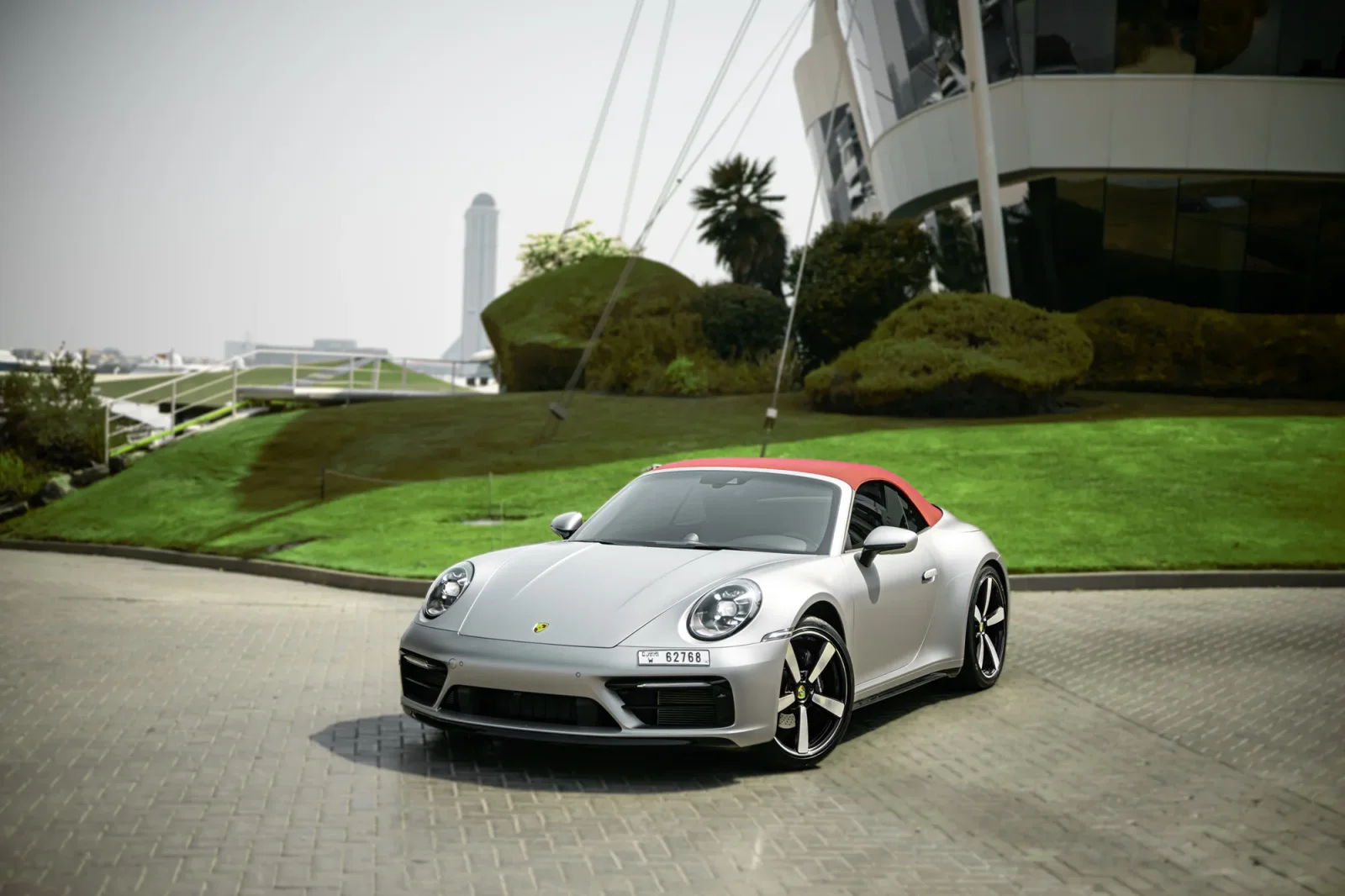Affitto Porsche 911 Carrera Grigio 2023 in Abu Dhabi