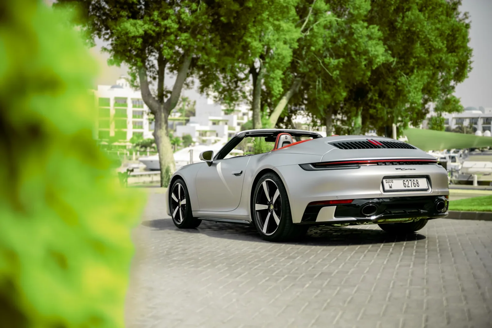 Affitto Porsche 911 Carrera Grigio 2023 in Abu Dhabi - 10 