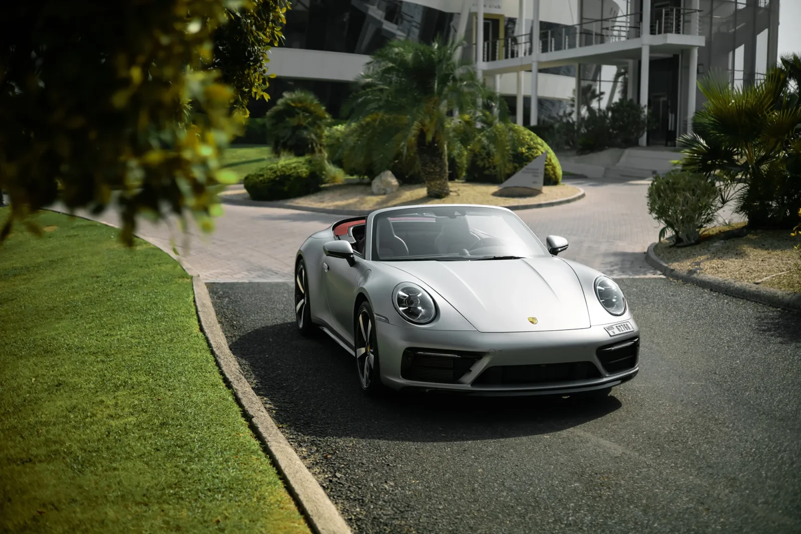 Affitto Porsche 911 Carrera Grigio 2023 in Abu Dhabi - 7 