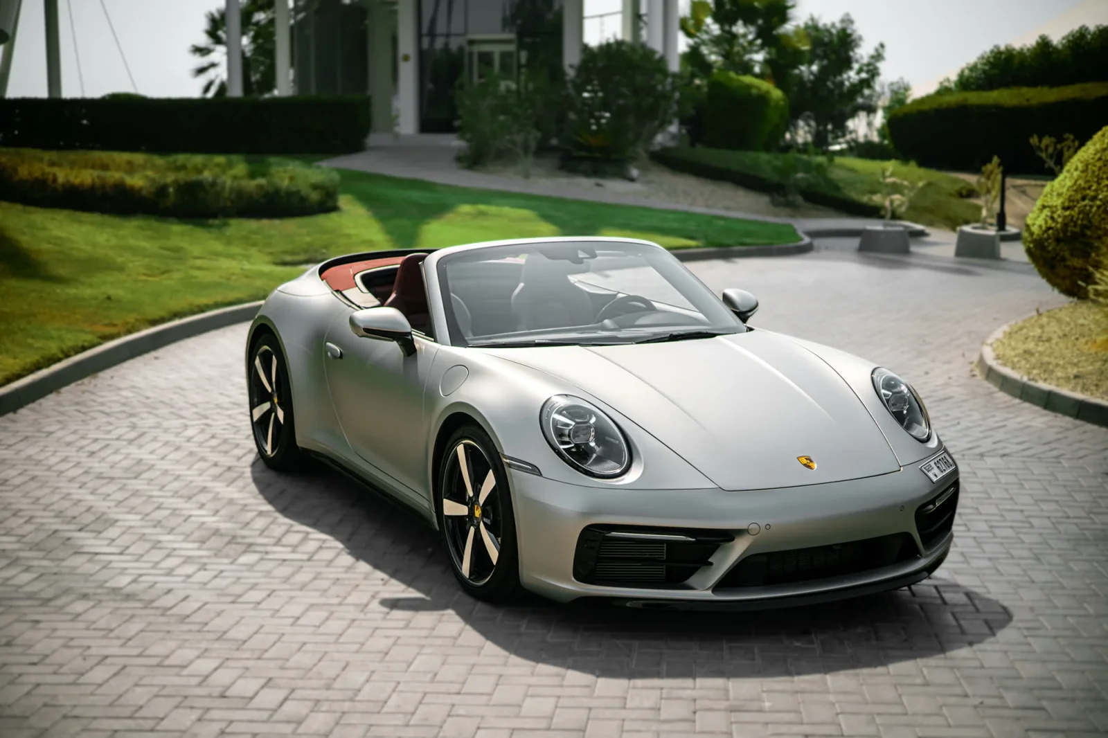 Affitto Porsche 911 Carrera Grigio 2023 in Abu Dhabi - 5 