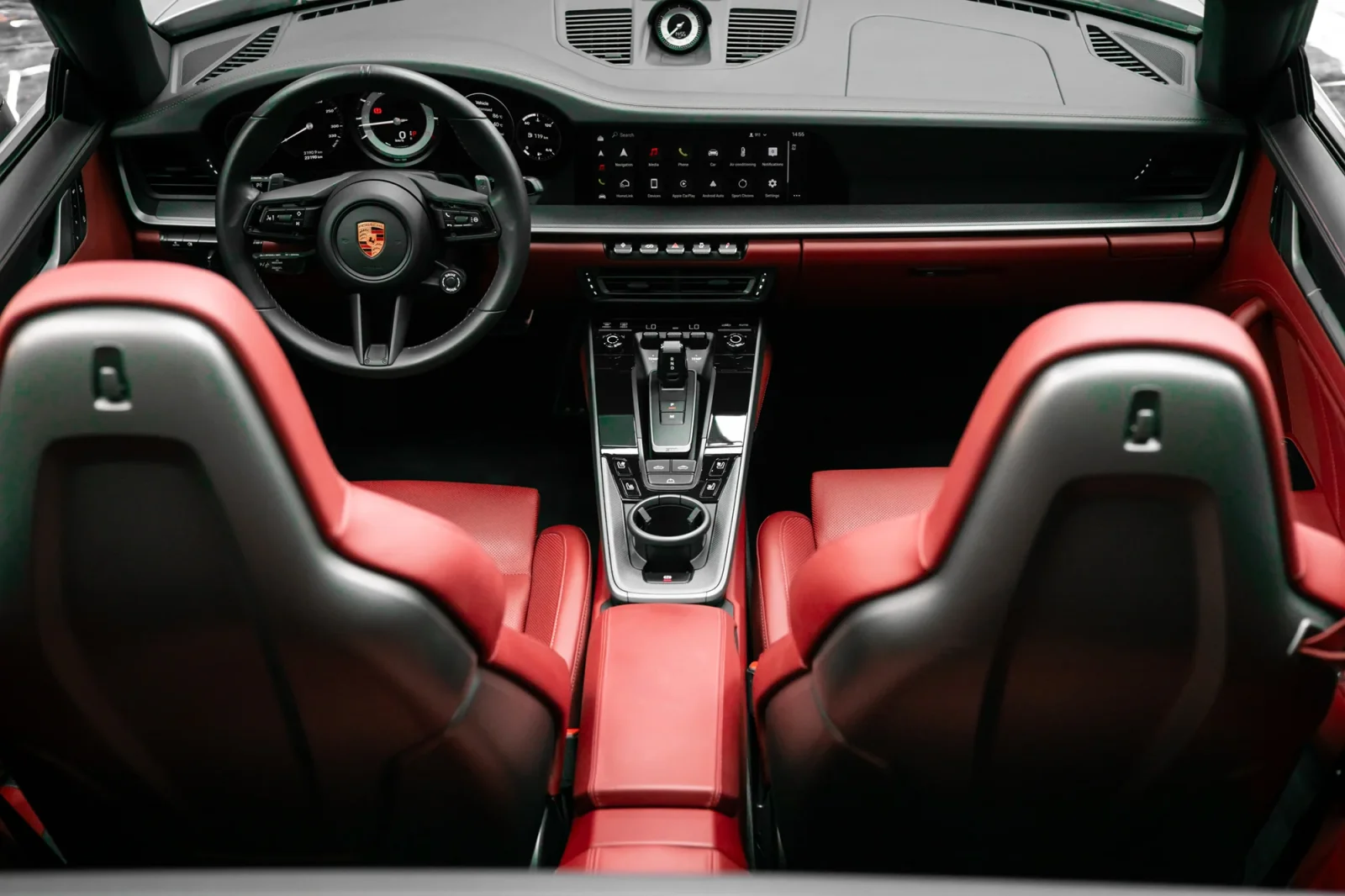 Affitto Porsche 911 Carrera Grigio 2023 in Abu Dhabi - 4 