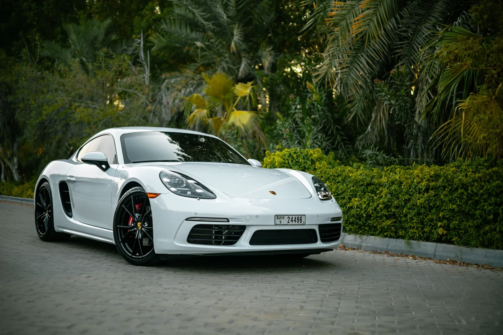 Affitto Porsche Cayman S Bianco 2022 in Abu Dhabi - 2 