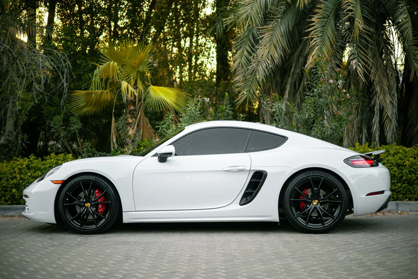 Affitto Porsche Cayman S Bianco 2022 in Abu Dhabi - 6 