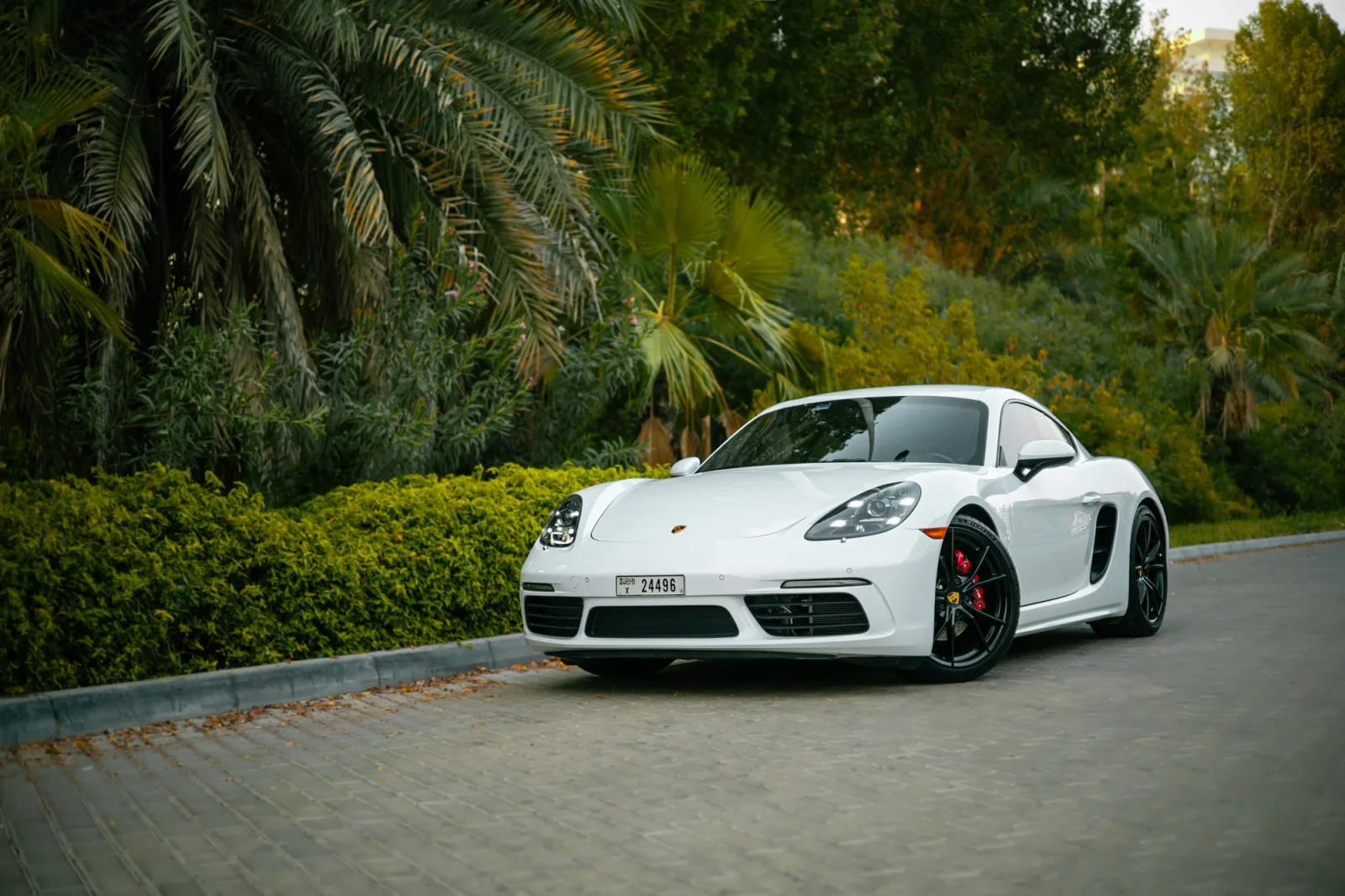 Affitto Porsche Cayman S Bianco 2022 in Abu Dhabi