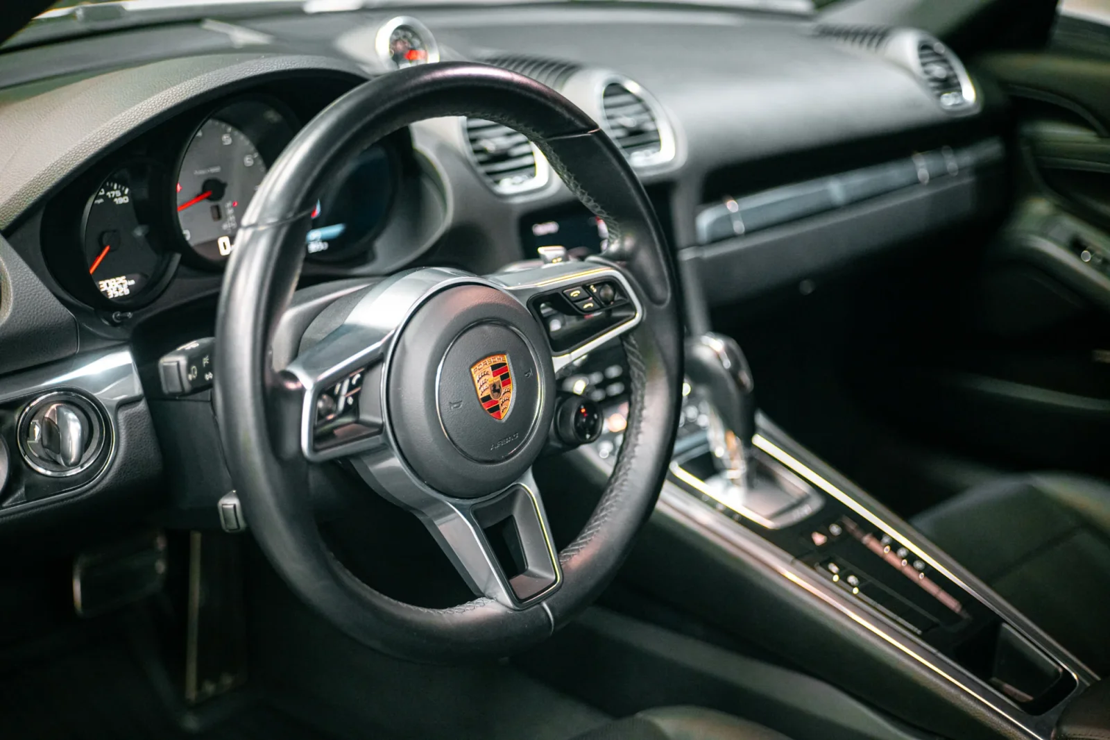 Affitto Porsche Cayman S Blu 2022 in Abu Dhabi - 3 