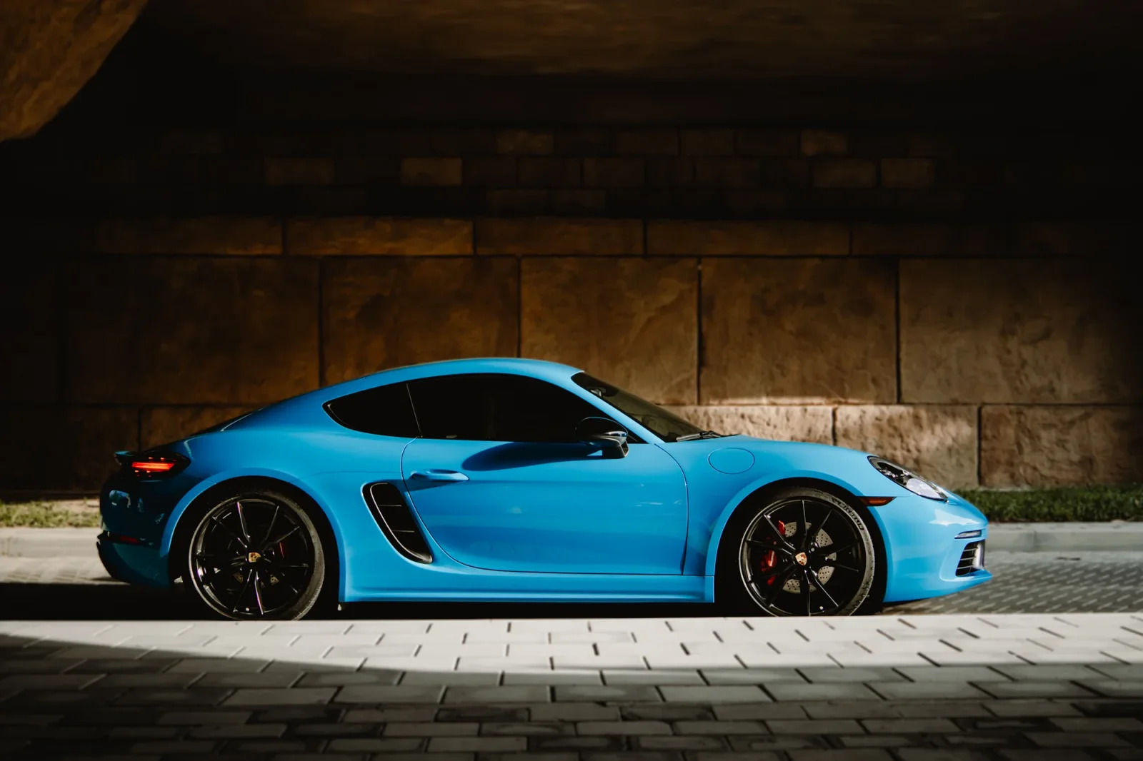 Affitto Porsche Cayman S Blu 2022 in Abu Dhabi - 12 