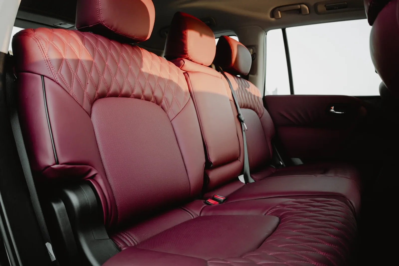 Kiralık Nissan Patrol  Siyah 2024 içinde Abu Dhabi - 8 