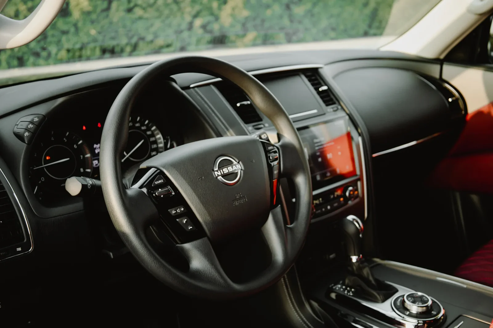 Kiralık Nissan Patrol  Siyah 2024 içinde Abu Dhabi - 6 