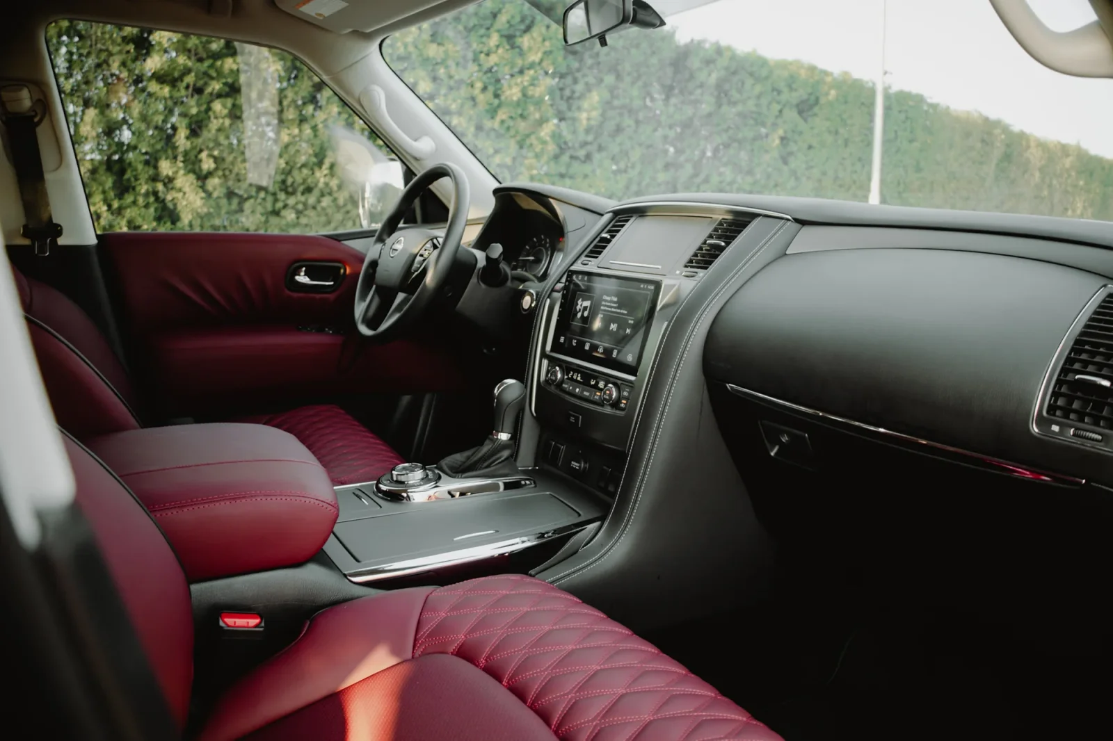 Kiralık Nissan Patrol  Siyah 2024 içinde Abu Dhabi - 4 