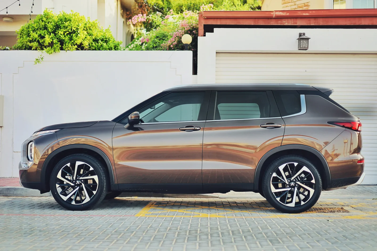 Rent Mitsubishi Outlander  Brown 2024 in Abu Dhabi - 12 