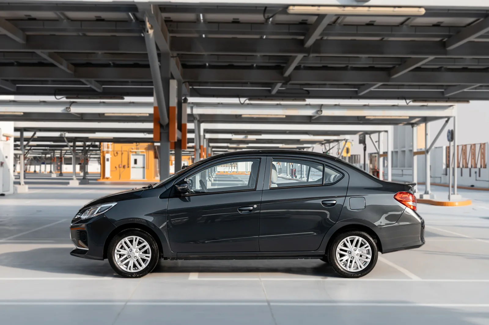 Affitto Mitsubishi Attrage  Grigio 2025 in Abu Dhabi - 9 