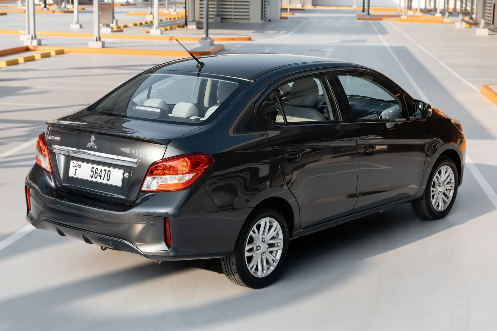 Affitto Mitsubishi Attrage  Grigio 2025 in Abu Dhabi - 11 