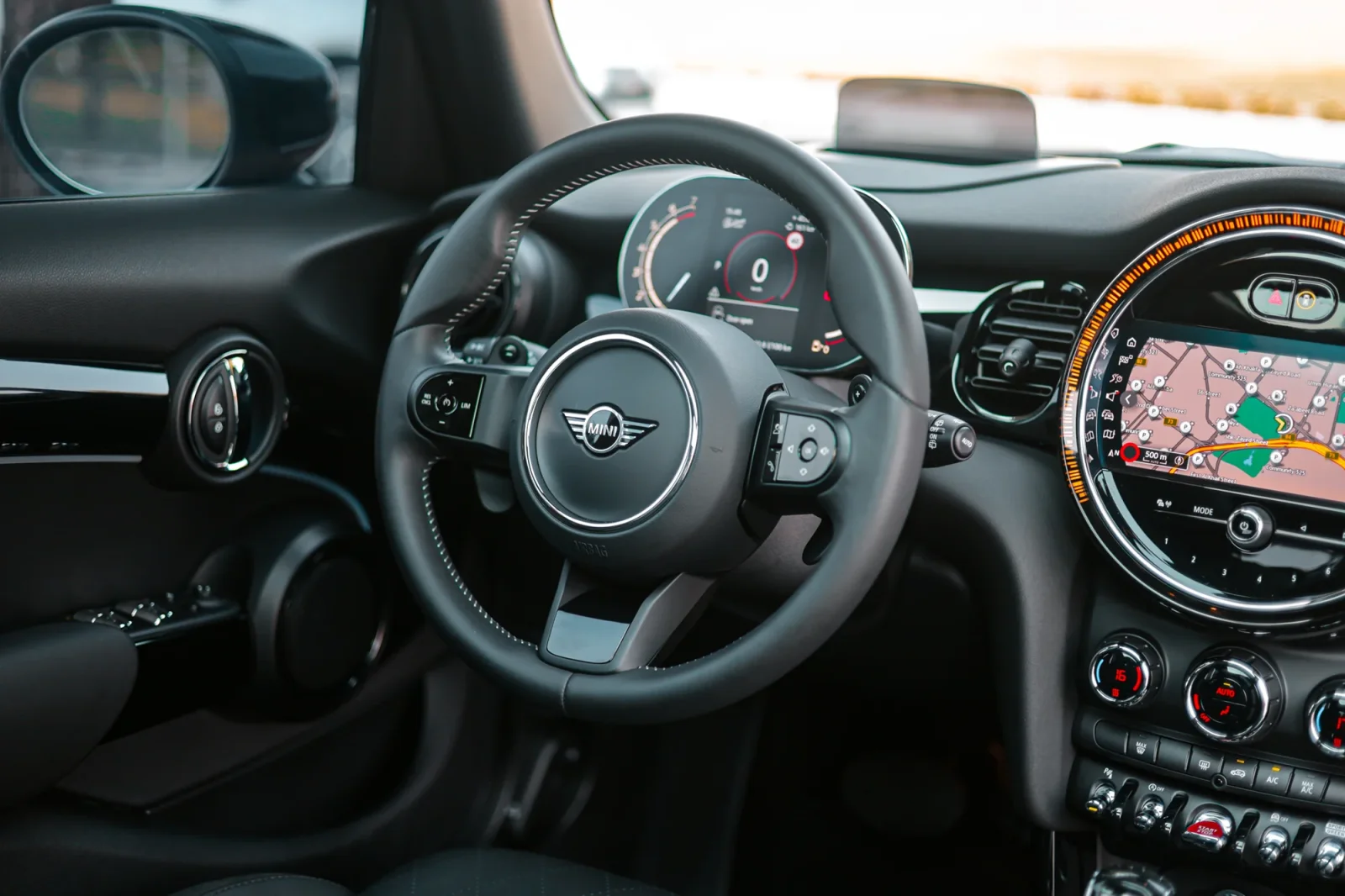 Аренда Mini Cooper S Красный 2023 в Абу-Даби - 4 